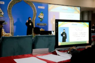 Penyandang tuli saat mengikuti lomba tartil Al-Qur'an dalam MTQ Nasional