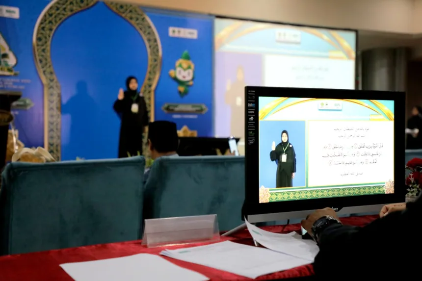 Penyandang tuli saat mengikuti lomba tartil Al-Qur'an dalam MTQ Nasional