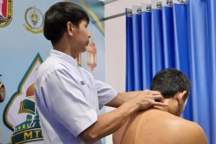 Para kafilah dalam MTQ Nasional saat mendapatkan layanan dari 20 terapis yang tersedia