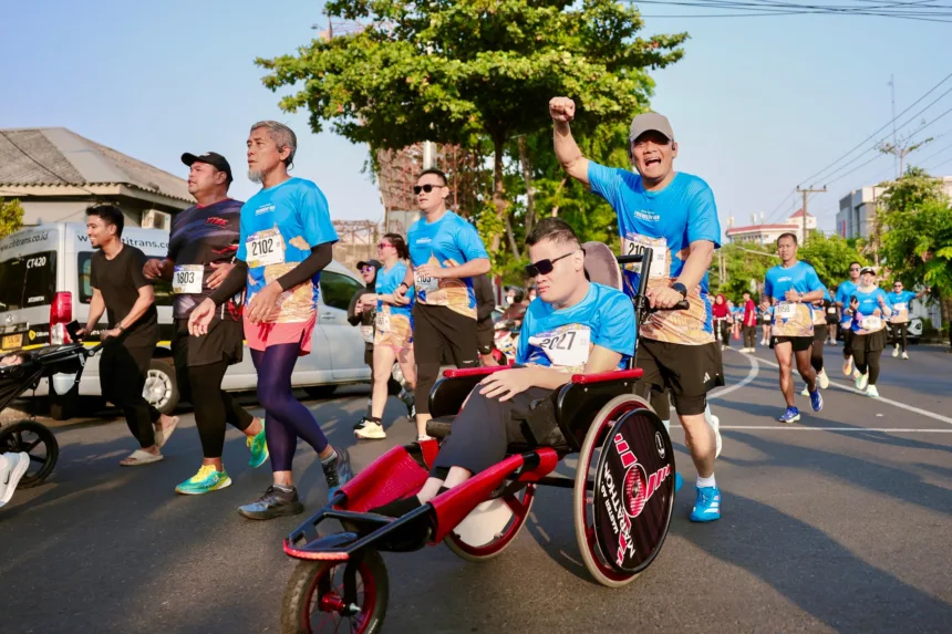 Sebanyak 1.100 pelari mengikuti Bank Jateng Friendship Run 2026 di Semarang. Ajang ini menjadi pemanasan Borobudur Marathon 2026 sekaligus menggerakkan UMKM