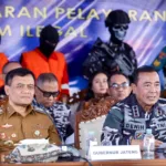 TNI AL mengamankan 407 ton solar dari SPOB Nurfaizah 03 di perairan Semarang. Ahmad Luthfi meminta penindakan BBM ilegal tak mengganggu pasokan solar nelayan