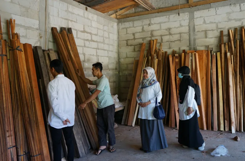 Kisah Nuhwanto, Mustahik Baznas Banjarnegara yang Kini Punya Usaha Mebel