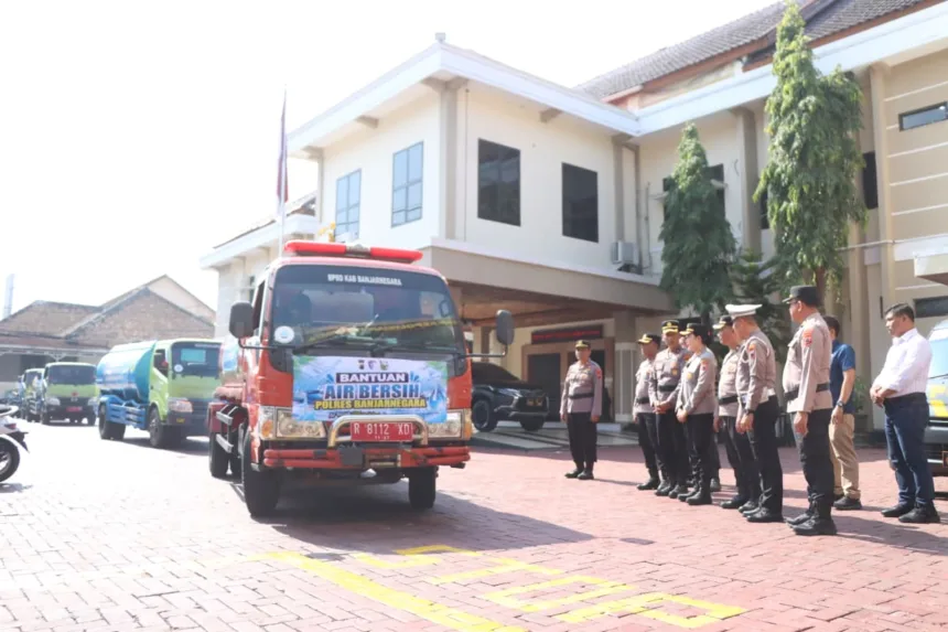 Polres Banjarnegara kirimkan bantuan air bersih ke Kebutuhjurang