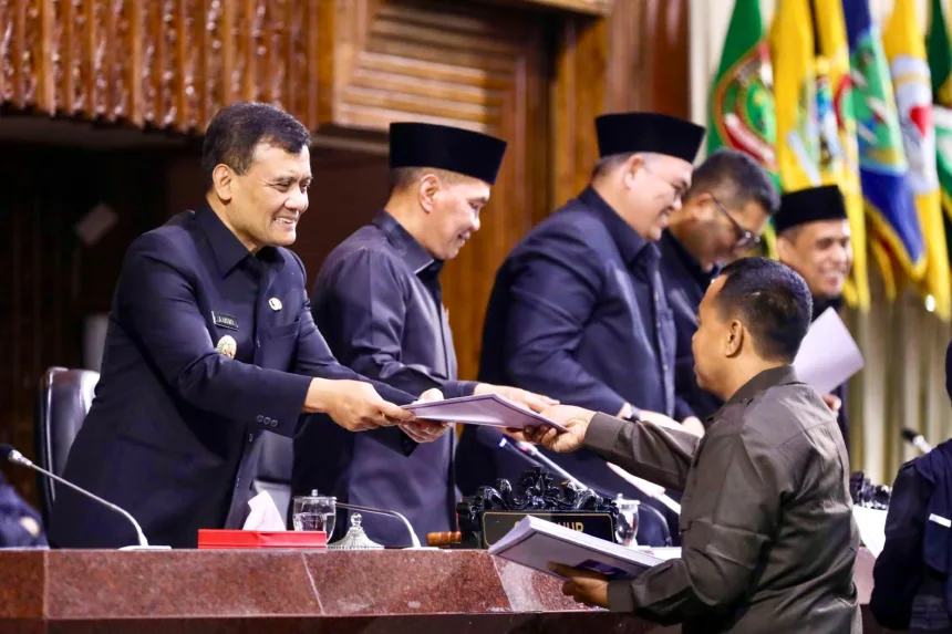 Perubahan APBD Jateng 2026 diarahkan untuk kebutuhan warga. Ahmad Luthfi menyoroti infrastruktur, ketahanan pangan, layanan publik, dan relaksasi pajak
