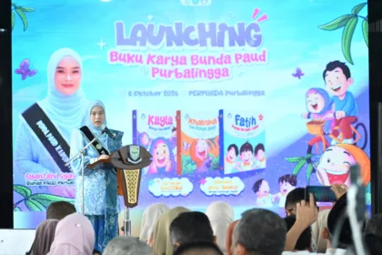 Bunda PAUD Purbalingga Bunda Hani meluncurkan tiga buku cerita anak dan mendonasikan 240 buku untuk mendorong budaya membaca sejak dini.