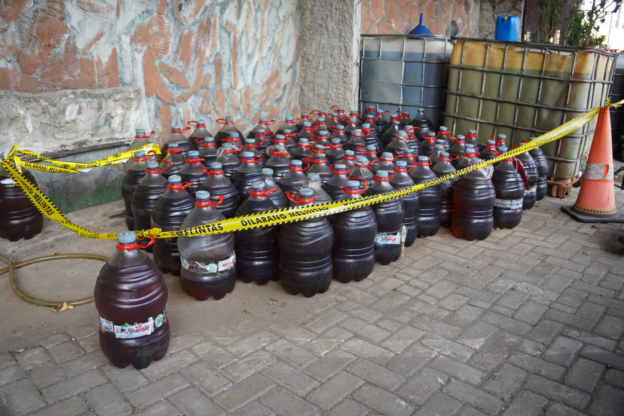 Barang bukti yang diamankan Polda dalam ungkap kasus penyalahgunaan BBM dan LPG bersubsidi