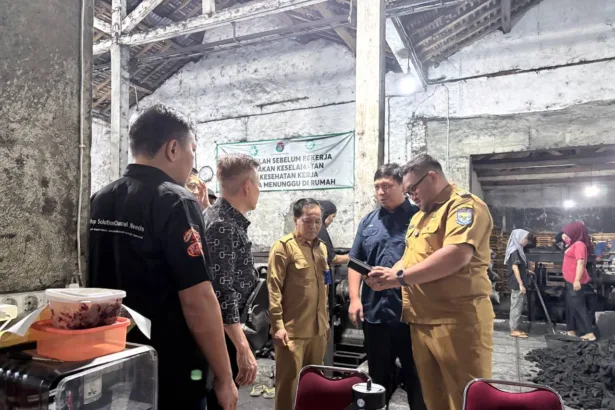 Sebanyak 26 ton briket arang tempurung kelapa dari Purbalingga dikirim ke Yordania. Pemkab mendorong pelaku usaha lokal memperluas pasar ekspor.
