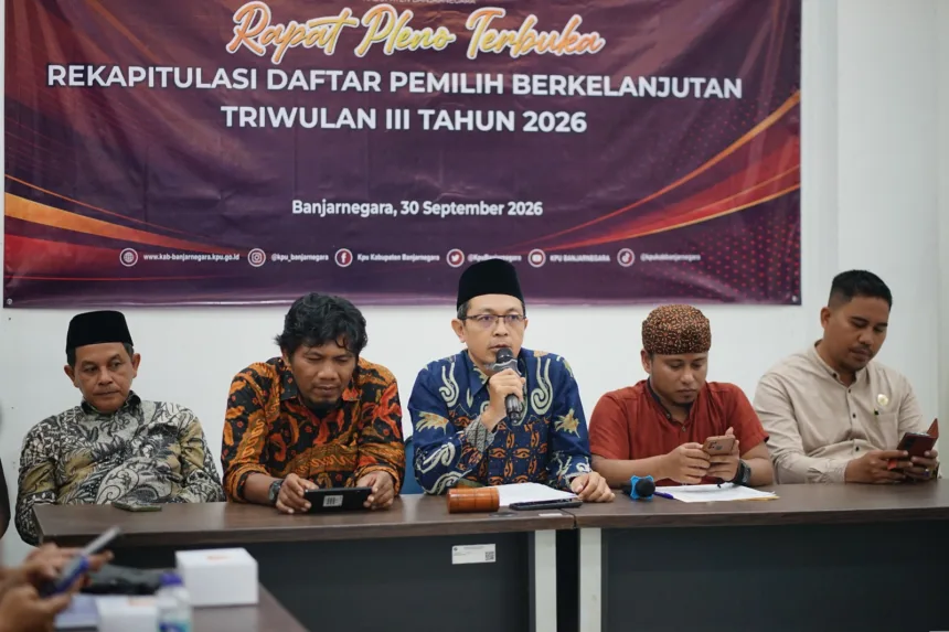 KPU Banjarnegara saat menggelar rapat pleno terkait penetapan jumlah pemilih berkelanjutan