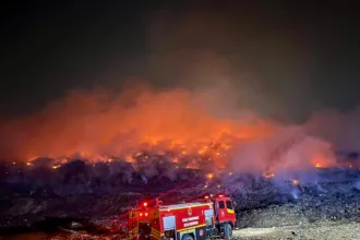 Kebakaran TPA Jatibarang Semarang meluas sekitar 10 hektare. Tim gabungan Jateng dikerahkan untuk pemadaman dan pendinginan