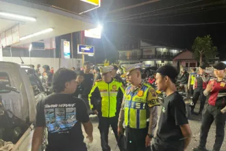 Polisi saat menggelar razia untuk menjawab keresahan warga terkait maraknya balap liar di Banjarnegara