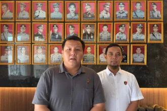 Kasatreskrim Polres Banjarnegara AKP Ori Friliansa Utama didampingi Kanit Tipikor saat memberikan keterangan pers terkait dugaan korupsi