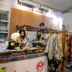 Jumlah perajin batik Jawa Tengah turun sekitar 40 persen. Nawal Yasin mendorong enam strategi untuk memperkuat regenerasi, inovasi, dan pasar batik Pekalongan.
