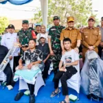 Selain bangun rumah dan sumur, bakti TNI juga menggelar kegiatan sosial