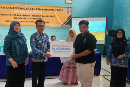 Ahli waris kader PKK dan Posyandu Desa Kebakalan, Banjarnegara, menerima santunan jaminan kematian Rp42 juta dari BPJS Ketenagakerjaan.