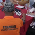 Warga binaan Rutan Banjarnegara saat mengikuti kegiatan cek kesehatan gratis
