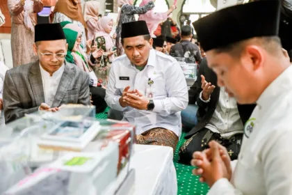 Sebanyak 62 pasangan mengikuti Santri Mantu di MAJT Semarang. Wagub Jateng Taj Yasin mengapresiasi program nikah akbar yang juga mendukung kemandirian ekonomi keluarga.