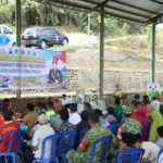 Kapolres Banjarnegara saat melakukan soslaisasi kewaspadaan di daerah rawan longsor