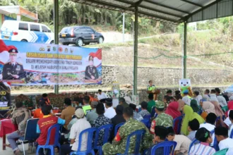 Kapolres Banjarnegara saat melakukan soslaisasi kewaspadaan di daerah rawan longsor