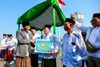 Peringatan Hari Santri Nasional di Kota Tegal turut diisi dengan penyerahan bantuan renovasi kepada empat pondok pesantren.