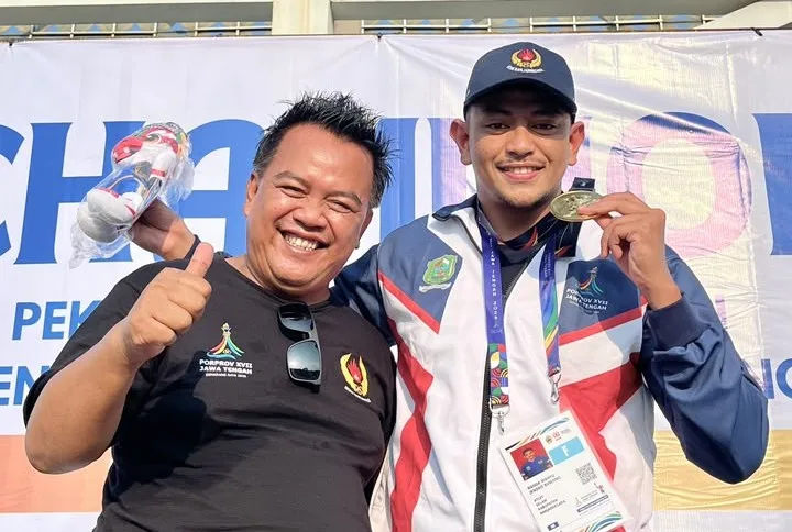 Nanda Wahyu bersama Ketua KONI Banjarnegara sukses raih emas pertama untuk Banjarnegara dari cabang selam