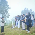 30 pelajar SMP Banjarnegara menjelajahi Geopark Nasional Dieng untuk mengenal kawah, keanekaragaman hayati, warisan budaya, dan pentingnya konservasi.